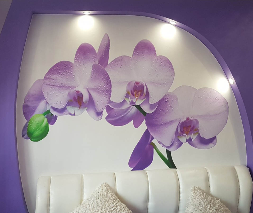 Фото отзыв клиента с фотообоями в нише